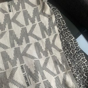 Micheal kors scarf